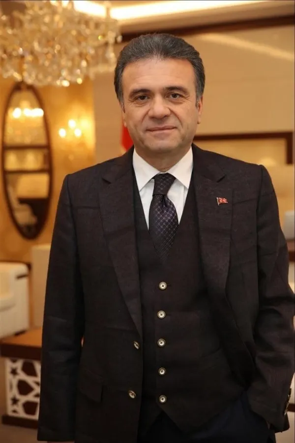 orhan-ozyurt-kimdir-kac-yasinda-nereli-orhan-ozyurt-sirketleri-nelerdir-1625331101267.jpg Orhan Özyurt kimdir? İş adamı Orhan Özyurt kaç yaşında, nereli, şirketleri nelerdir?-2