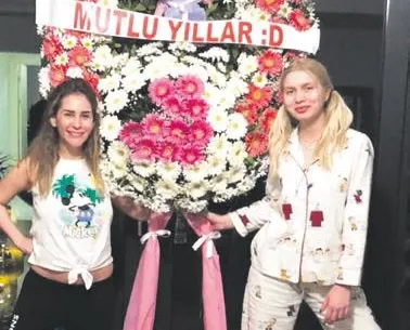 Çelenkli kutlama