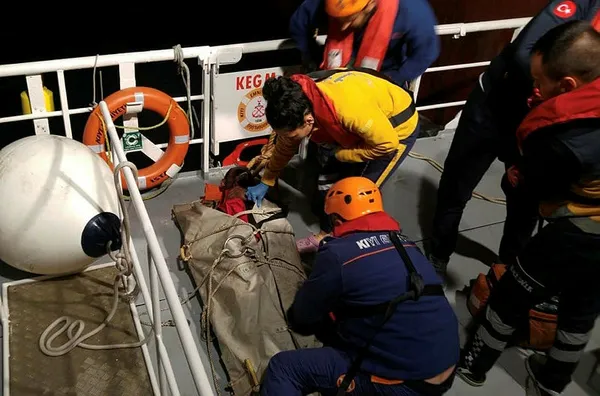 Son dakika: Malta bayraklı gemide zehirlenen 5 kişi hastaneye kaldırıldı-1