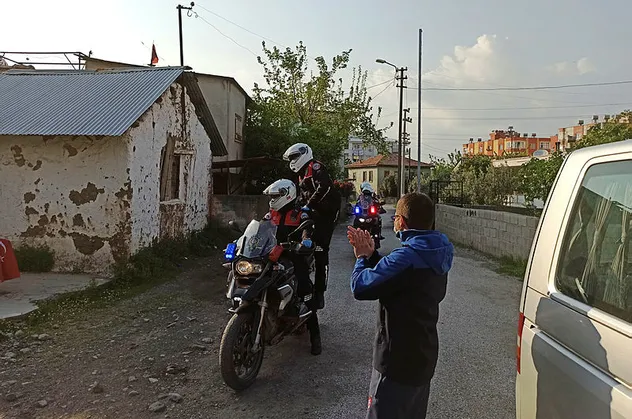 "Kavga var" ihbarıyla gittikleri olay yerine gelince şoka girdiler! Polislere büyük sürpriz