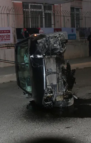İstanbul'da kontrolden çıkan araç devrildi