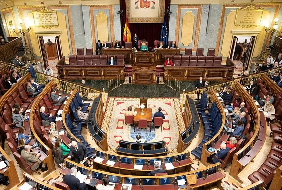 Meclisten ilk onayı aldı: Siyasi parti ve şirketlerde kadın ve erkek sayısı eşit tutulacak