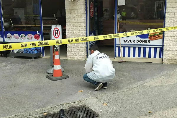 gazeteci-esnafi-sokak-ortasinda-vurdu-ortalik-karisti-1595164961658.jpg Gazeteci esnafı sokak ortasında vurdu! Ortalık karıştı-2