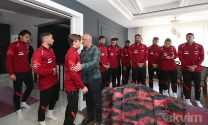 A Milli Futbol Takımı trafik kazasında hayatını kaybeden Ahmet Çalık’ın ailesini ziyaret etti
