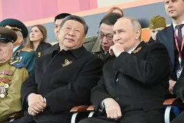 Putin Şi Cinping’i yanına aldı gövde gösterisi yaptı! Moskova’da Zafer Günü: Trump’a altın kubbe mesajı