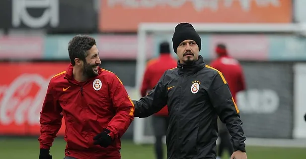 Ayhan Akman Galatasaray'dan ayrıldı