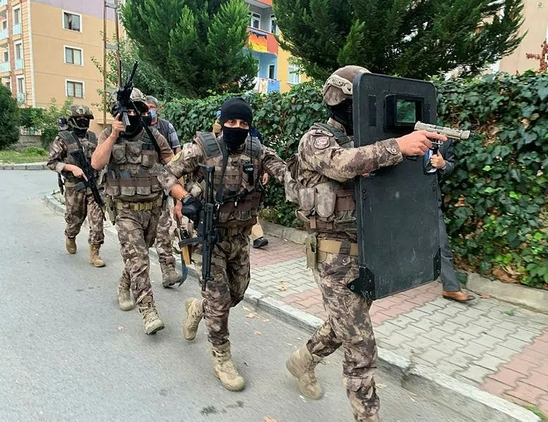 Kartal’da uyuşturucu satıcılarına operasyon