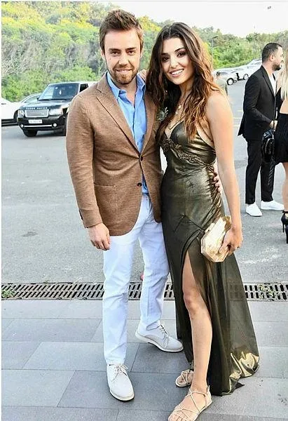 Son zamanlarda adı Kerem Bursin ile anılan Hande Erçel'in ev pozu olay oldu! "Kendimi kötü hissediyorum..."-7