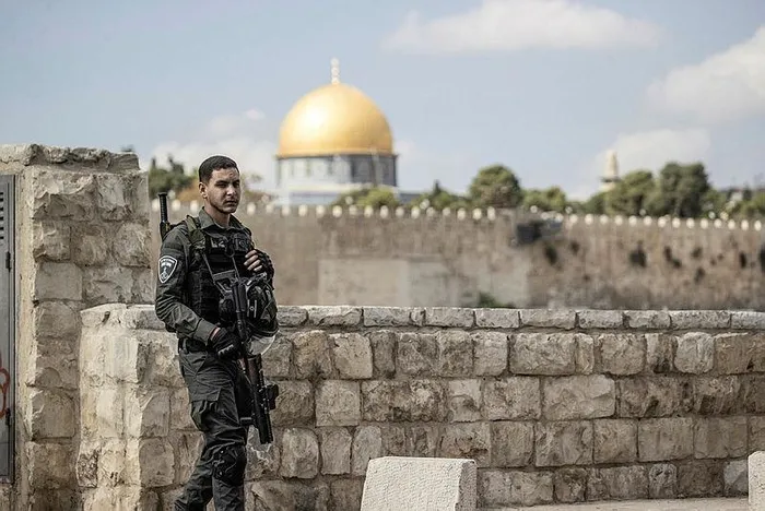 İşgalci İsrail polisinin Mescid-i Aksa'da zulün: Filistinlilere getirilen kısıtlamalar sürüyor-2