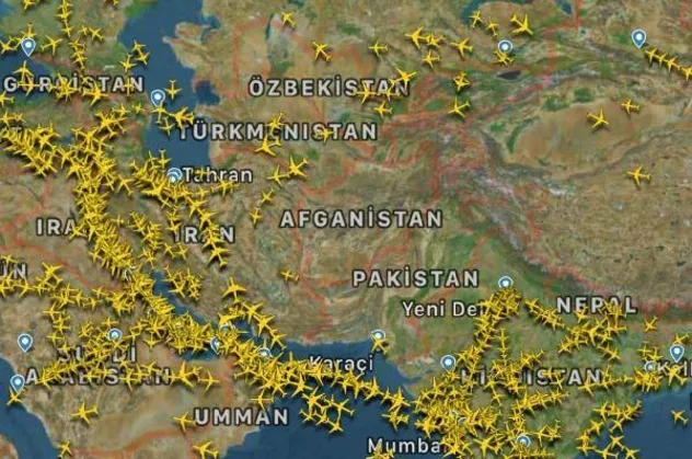 Pakistan hava sahasında ilginç görüntü!