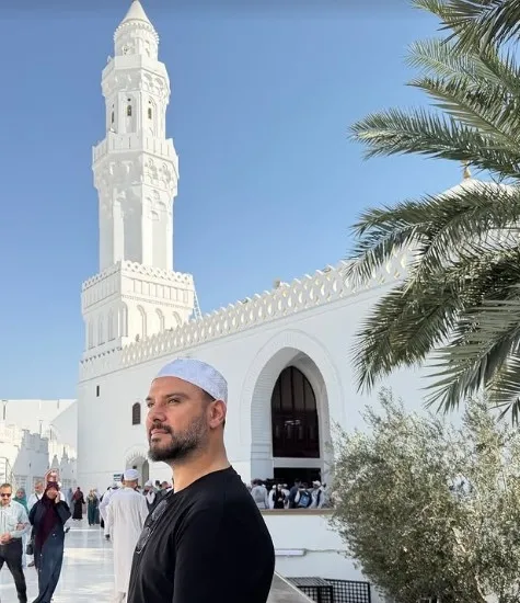 alisan-ramazanin-ilk-gununde-kutsal-topraklarda-yine-nasip-oldu-sukurler-olsun-1771568322046.jpg Alişan Ramazan’ın ilk gününde kutsal topraklarda: "Yine nasip oldu şükürler olsun"-3