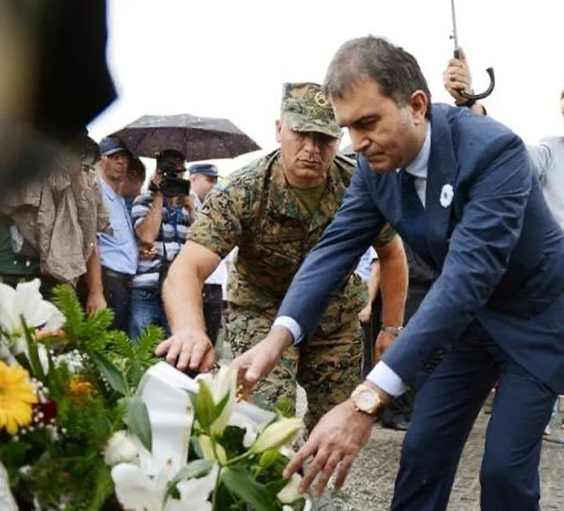 srebrenitsada-dinmeyen-aci-turkiyeden-unutturmayacagiz-mesaji-1783765581357.jpeg Srebrenitsa’da dinmeyen acı: Başkan Erdoğan’dan “Srebrenitsa’yı asla unutmayacağız” mesajı-6