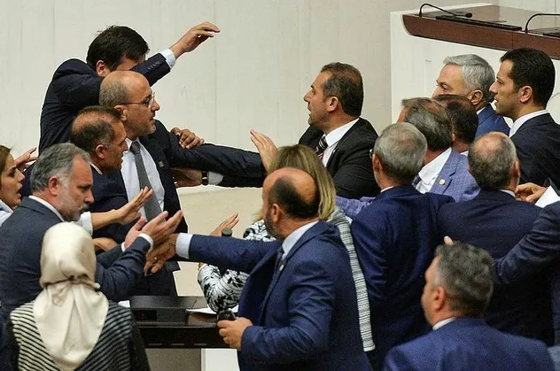 Son dakika: AK Parti'den HDP'li Şık'a dava!