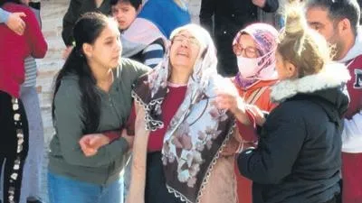 istanbulda-yasayan-81-yasindaki-veteriner-teknisyeni-ahmet-hamza-omrunu-adadigi-tahnit-sanatiniyasam-haberleri-1636843039151.jpeg 81 yaşındaki Ahmet amca o sanatı yıllardır sürdüyor (Yaşam haberleri)-5