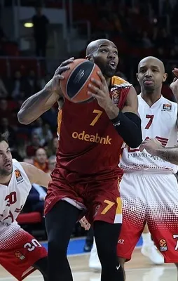 EA7 Emporio Armani Milan'a Aslan pençesi!