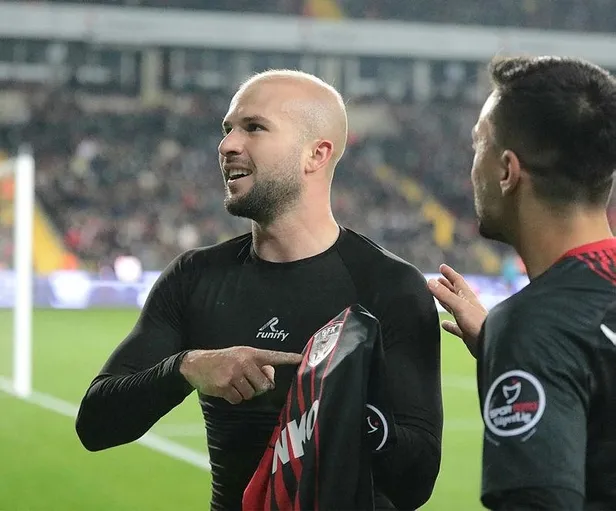 1639431315860.jpeg Fenerbahaçe'ye ağır yara! Erol Bulut eski takımına boyun eğdirdi-16