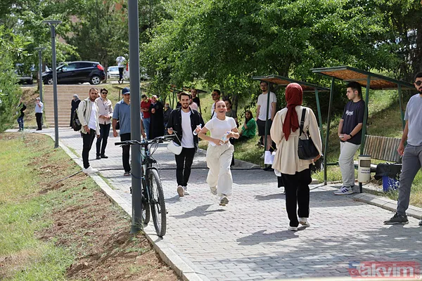 KPSS'de yine aynı manzara: Geç kalanlar koşarak yetişmeye çalıştı - 7