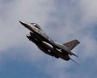 Türk jetleri inlerini vurdu