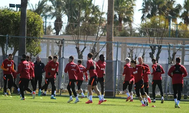 Galatasaray’da kritik Alanyaspor maçı öncesi şok gelişme! Antalya'da kumar oynadı, nargile içip alem yaptılar-5