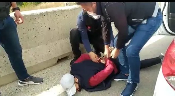 Film sahnelerini aratmayan operasyon! O anlar drone ile görüntülendi: 20 kilogram metamfetamin ele geçirildi-5