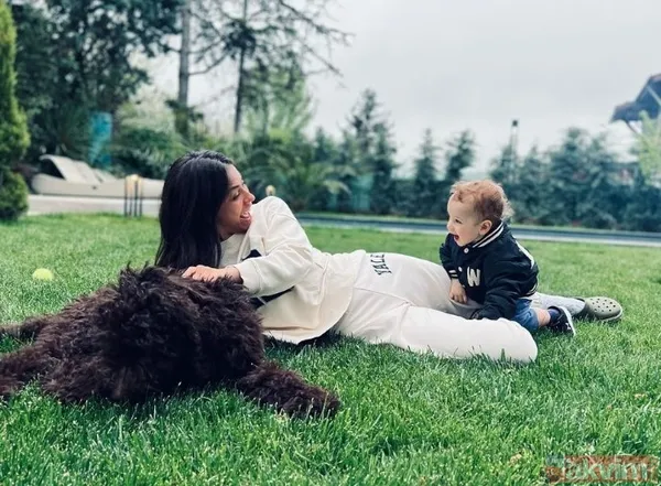 Demet Özdemir ile Oğuzhan Koç'un teknede aşk dolu dakikaları! Demet mor bikinisiyle sere serpe! Kameraları görünce... - 17