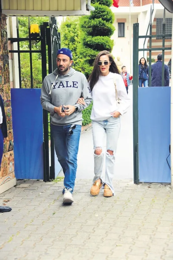 serenay-sarikaya-spor-tarzini-konusturdu-guzel-oyuncu-tum-gozleri-uzerine-topladi-1685309993717.jpeg Serenay Sarıkaya spor tarzını konuşturdu: Güzel oyuncu tüm gözleri üzerine topladı!-6