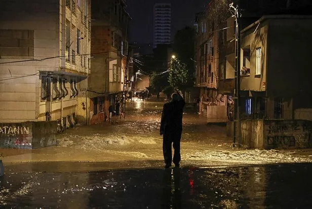 İstanbul ve 6 il için turuncu alarm! Esenyurt'ta kuvvetli yağış sele neden oldu | HAVA DURUMU-2