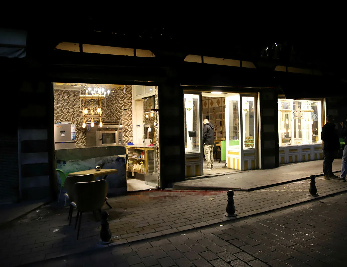 Gaziantep’te olaylı gece! Ünlü katmerci ve oğluna saldırı