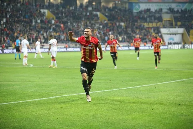 trabzonsporun-ocak-ayindaki-ilk-hedefi-yerli-oyuncular-yonetim-2-isim-icin-dugmeye-basti-1667175251104.jpeg Trabzonspor'un Ocak ayındaki ilk hedefi yerli oyuncular! Yönetim 2 isim için düğmeye bastı-4