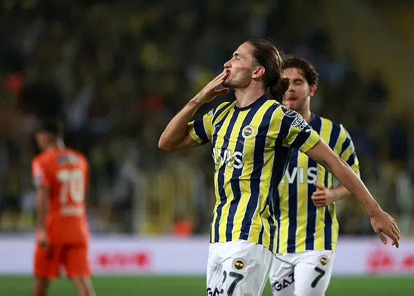 miguel-crespo-avrupanin-zirvesinde-bu-sezon-baska-oynuyor-1663781603809.jpg Miguel Crespo Avrupa'nın zirvesinde... Bu sezon başka oynuyor-2