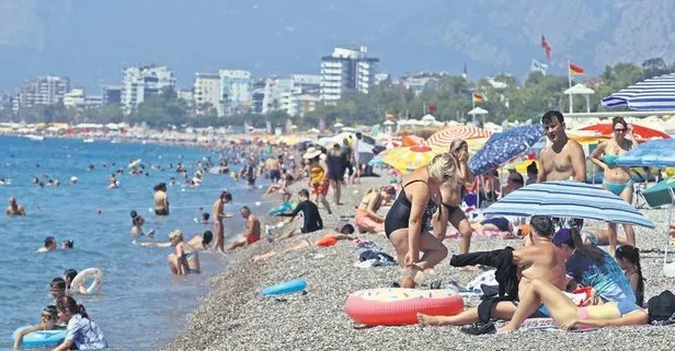 Kurban Bayramı tatilinde milyonlar sahillere aktı! Sağlık ekipleri ise dağ tepe aşarak aşı yaptı