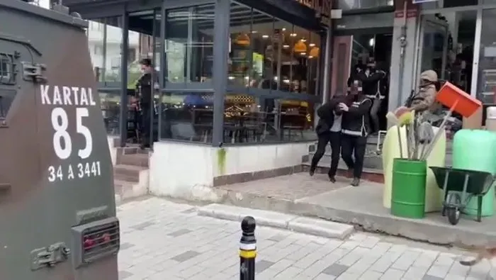 1702714427646.jpeg Fenomen Ece Ronay gözaltına alınmıştı! Soruşturmada Ayhan Bora Kaplan detayı! Telefonu incelemeye alındı-3