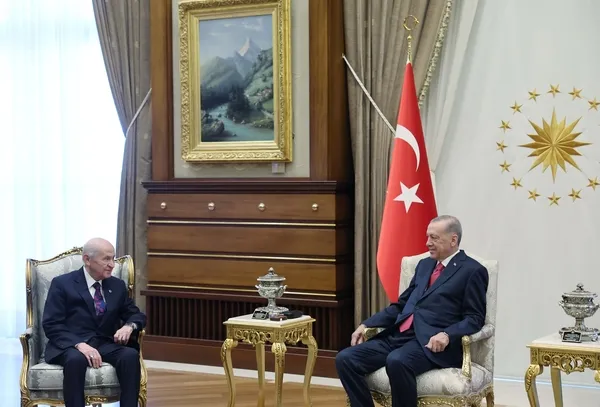 Son dakika: Başkan Recep Tayyip Erdoğan Külliye'de MHP lideri Devlet Bahçeli'yi ağırladı-3