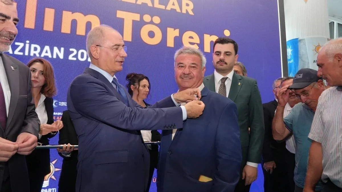 1782747788983.jpeg Aydın'da büyük katılım! 1010 muhtar ve aza AK Parti saflarına katıldı-3