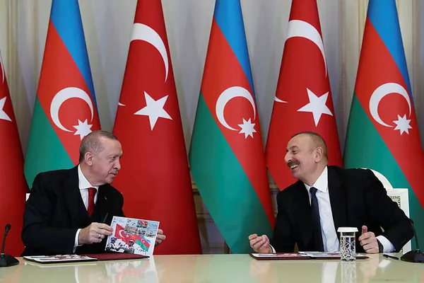 iletisim-baskani-fahrettin-altundan-iranda-bazi-siyasetcilerin-baskan-erdogana-hakaret-etmesine-tepki-saldirgan-ifadeleri-kiniyoruz-1607774162961.jpg İletişim Başkanı Fahrettin Altun'dan İran'da bazı siyasetçilerin Başkan Erdoğan'a hakaret etmesine tepki: Saldırgan ifadeleri kınıyoruz-4