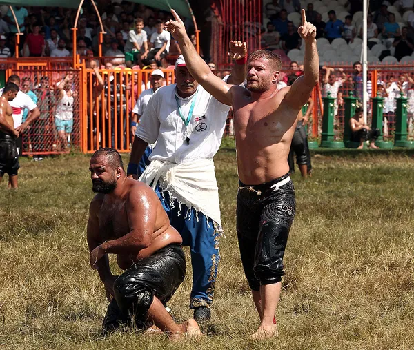 660-tarihi-kirkpinar-yagli-guresleri-bu-yil-yapilacak-mi-karar-cikti-1621583606687.jpg 660. Tarihi Kırkpınar Yağlı Güreşleri bu yıl yapılacak mı? Karar çıktı-3