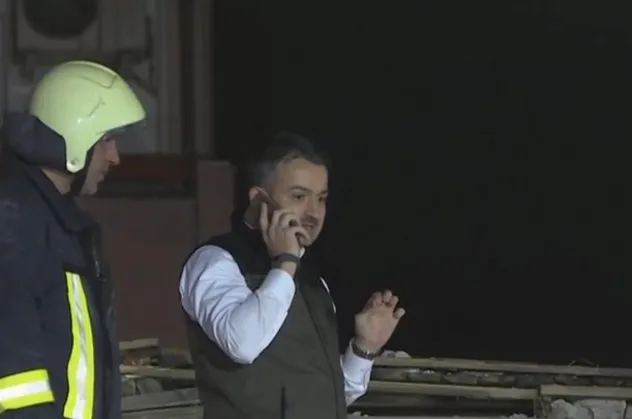 Bakan Pakdemirli'nin telefonla iletişim kurduğu Buse kurtarıldı! Nişanlısı enkaz başından bir an olsun ayrılmadı...