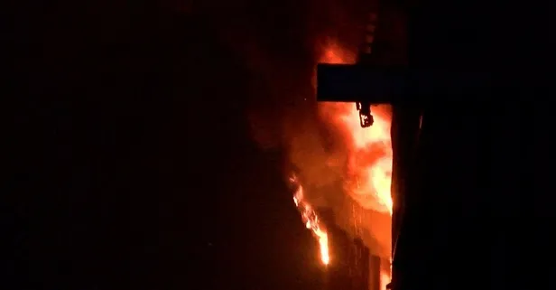 SON DAKİKA: Bayrampaşa’daki oyuncak fabrikasında yangın!