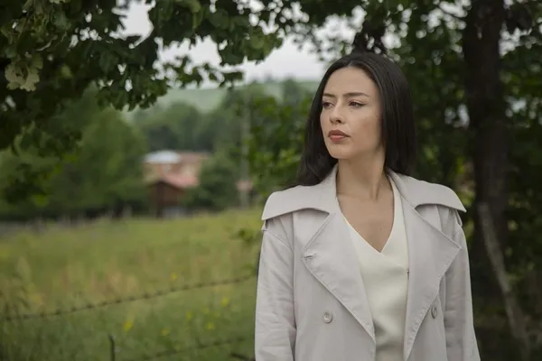 vermem-seni-ellere-5-bolumuyle-nefes-kesti-zelis-mehmet-ve-handenin-hayatlarini-birlestirecegi-yerde-1689583539349.jpg Vermem Seni Ellere 5. bölümüyle nefes kesti! Zeliş; Mehmet ve Hande’nin hayatlarını birleştireceği yerde!-7