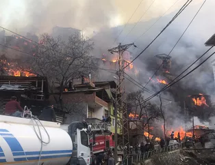 Artvin'de yangın felaketi! 50'ye yakın eve sıçradı