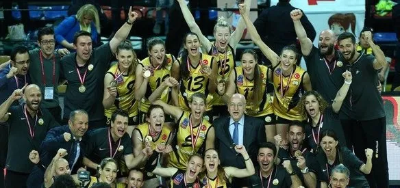 Kadınlar Voleybol Ligi'nde Fenerbahçe Grundig'i 3-1 mağlup eden Vakıfbank 2015-2016 sezonu şampiyonu oldu
