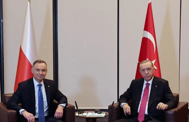 baskan-erdogan-cezayir-cumhurbaskani-abdulmecid-tebbun-ve-polonya-cumhurbaskani-andrzej-duda-ile-bir-araya-gel-1695082364445.jpeg Başkan Erdoğan, Cezayir Cumhurbaşkanı Abdülmecid Tebbun ve Polonya Cumhurbaşkanı Andrzej Duda ile bir araya geldi-6