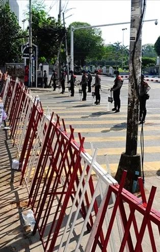 Myanmar'da darbe! Polis plastik mermiyle müdahale etti! 27 kişi gözaltına alındı