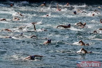 İstanbul Boğazı’nda 30. Boğaziçi Kıtalararası Yüzme Yarışması nefes kesti