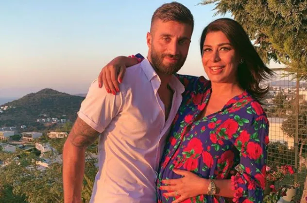Ebru Şancı'dan çıplak fotoğrafları için ünlü gazeteci hakkında 'O eskiden kaldı şikayeti! Alpaslan Öztürk'ün eşi Ebru Şancı...