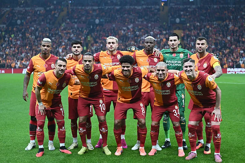 Okan Buruk'tan sürpriz! İşte Galatasaray'ın Ajax maçı 11'i - 1