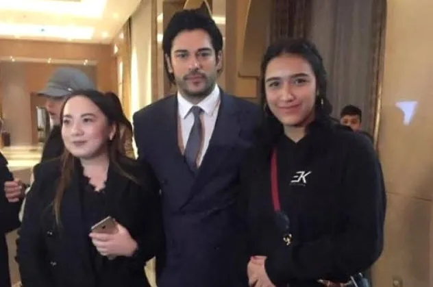 Burak Özçivit Sevgililer Günü'nünde 80 kadınla geçirdi! 2 milyon lira kazandı