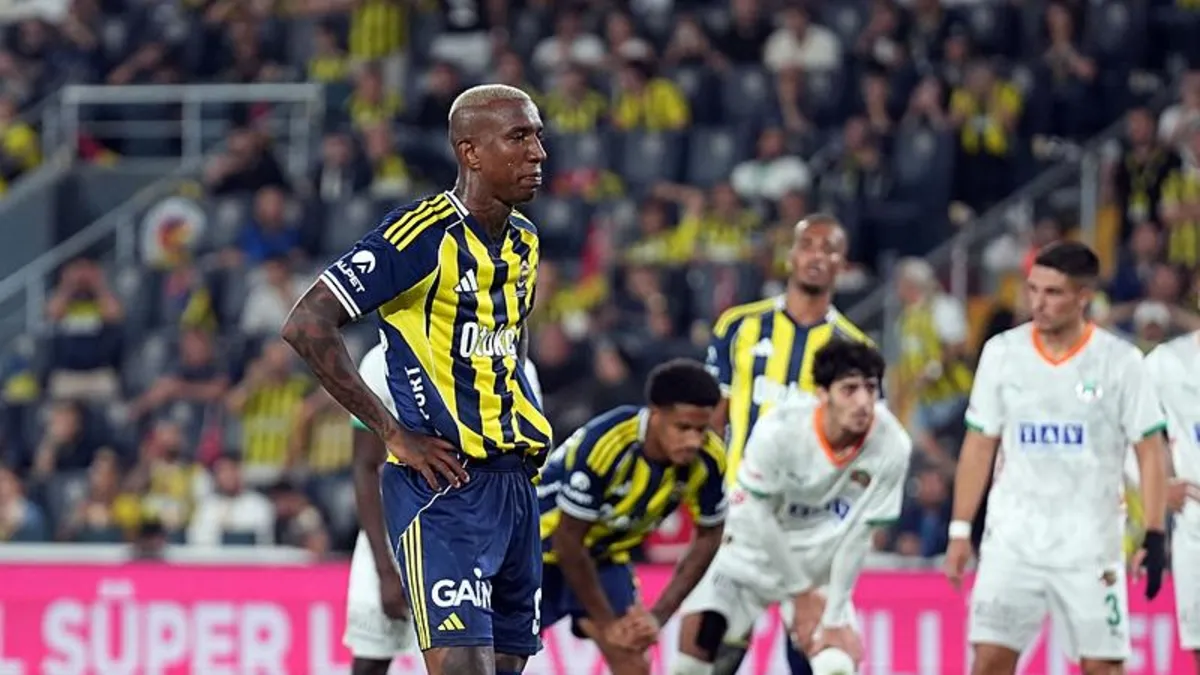 Talisca sabırları taşırdı!