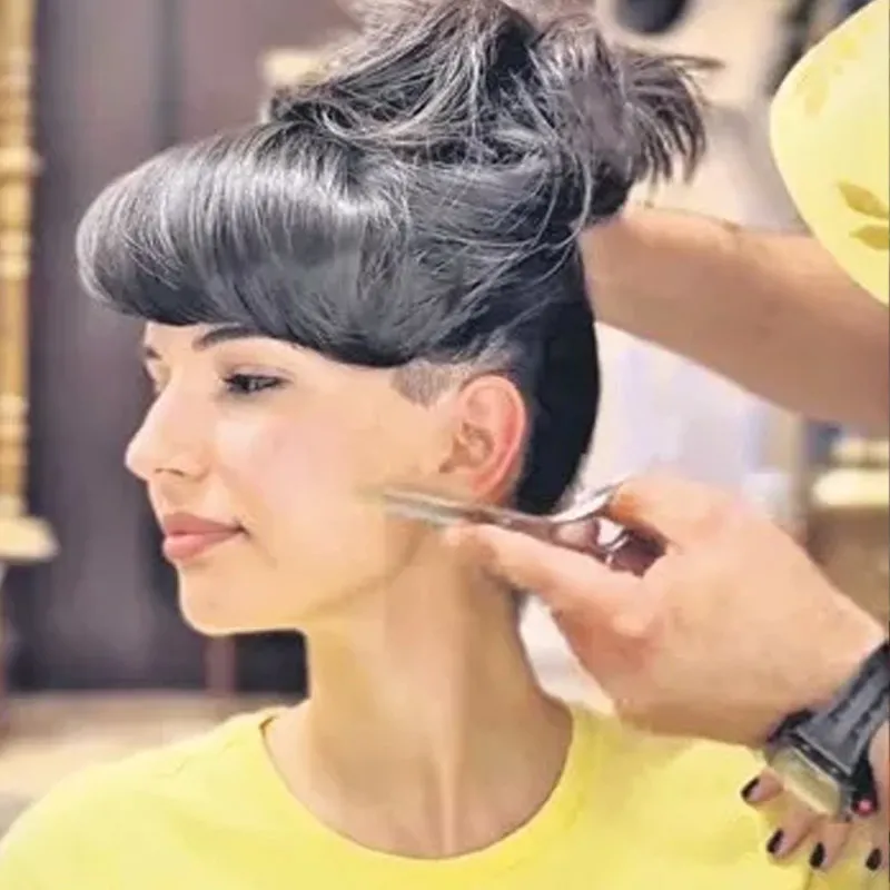 yasemin-yazicidan-pismanlik-dolu-zorbalik-itirafi-1777011766514.jpg Yasemin Yazıcı'dan pişmanlık dolu 'zorbalık' itirafı: "O sözlere kanıp saçlarımdan oldum!"-3