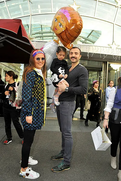 Demet Akalın'ın AVM'de fotoğraf kavgası-2